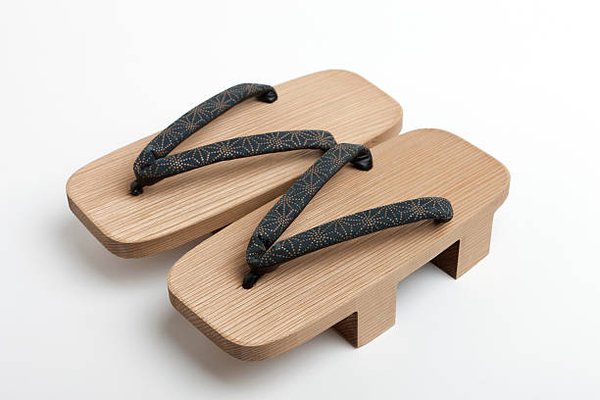 Découvrez les sandales geta : une allure japonaise unique